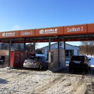 Ehrle Automa&scaron;īnu mazgātuve ziemā ar vairākām automa&scaron;īnām rindā.