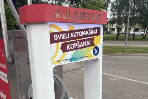 Automa&scaron;īnu kop&scaron;anas vienība ārējā mazgā&scaron;anas stacijā.