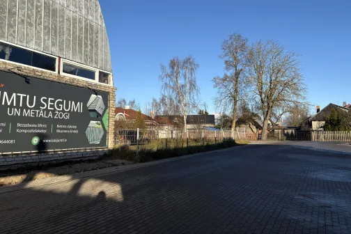 Automazgātavas teritorija ar stāvvietām.