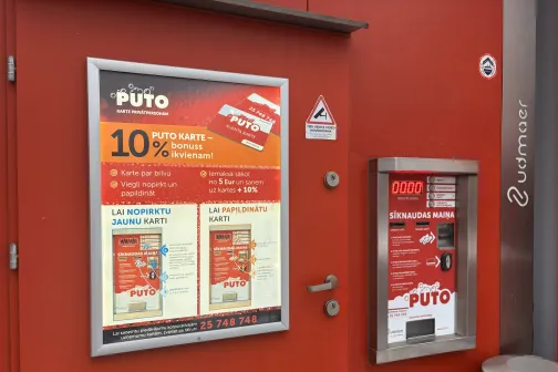 Klientu kartes piedāvājums pie aparāta.