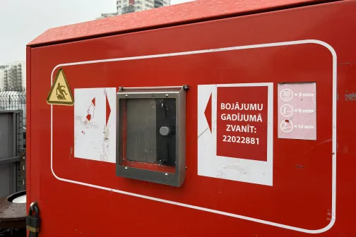 Putekļu sūcēja automāts ar maksājumu termināli.