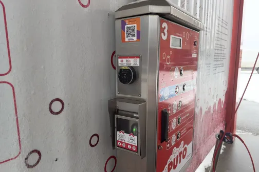 Automazgātuves norēķinu panelis ar instrukcijām.