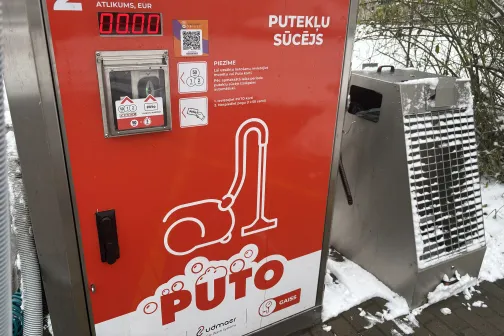 Putekļu sūcējs ar nelieliem netīrumiem.