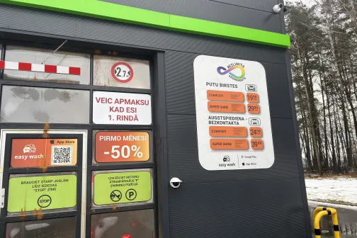 Automa&scaron;īnu mazgātuves ēka ar norādēm un cenrādi.