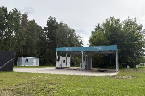 Dipstage automazgātavas teritorija Baložos &ndash; mazgā&scaron;anas nojume, konteinerēka un zālājs