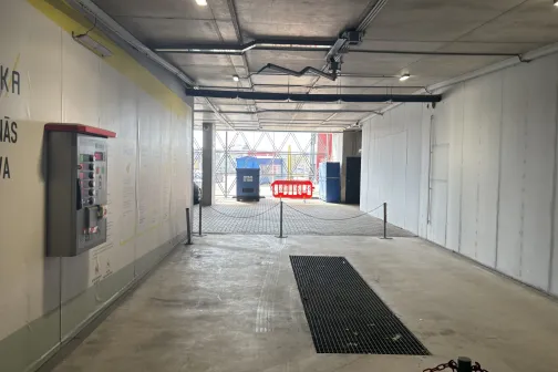 Mazgā&scaron;anas vieta ar Ehrle paneli un gumijas paklāju JT Carwash automazgātavā Gustava Zemgala gatvē