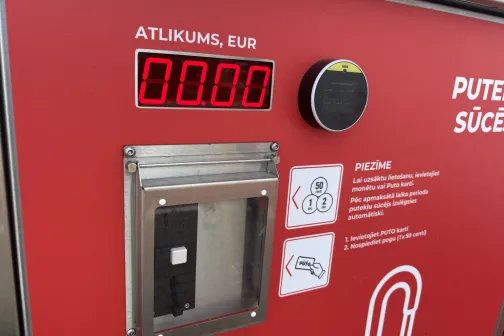 Putekļu sūcēja panelis ar tablo &ldquo;Atlikums, EUR&rdquo; un PUTO kartes lasītāju automazgātavā Daugavas ielā, Mārupē