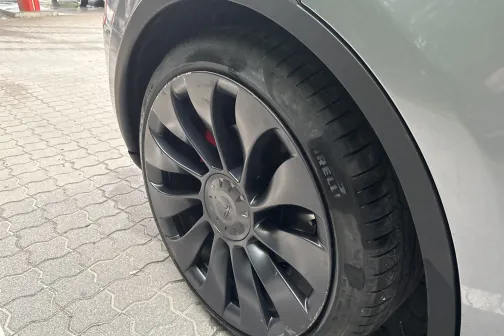 Otras puses ritenis un spārns pēc mazgā&scaron;anas PUTO automazgātavā Jelgavā &ndash; kopumā tīra