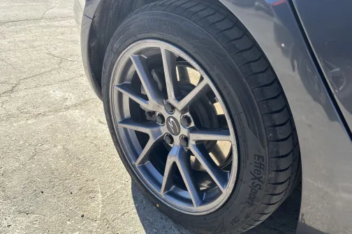 Otrs aizmugurējais ritenis un spārns pēc mazgā&scaron;anas PUTO automazgātavā Lielvārdē