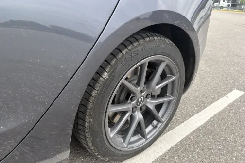 Aizmugurējais ritenis un spārns pirms mazgā&scaron;anas Vir&scaron;i automazgātavā Riekstiņos