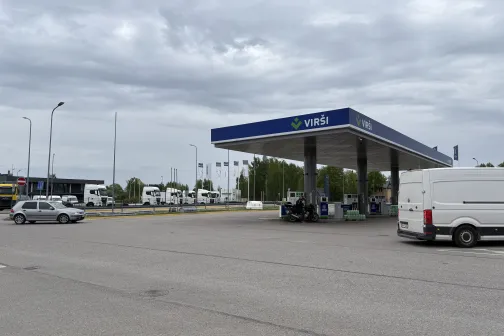 Vir&scaron;i degvielas uzpildes stacijas nojume un laukums pie automazgātavas Riekstiņos