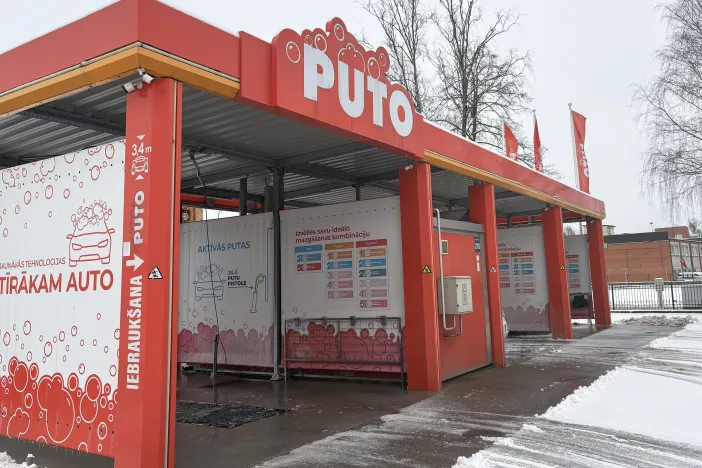 Puto pa&scaron;apkalpo&scaron;anās automazgātava ziemā.