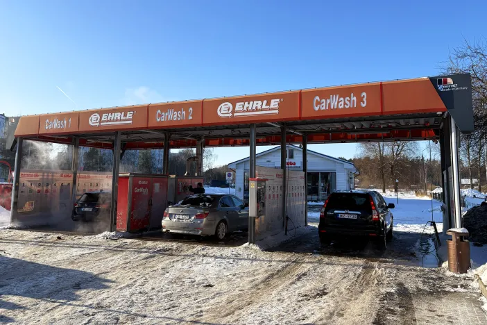 Ehrle Automa&scaron;īnu mazgātuve ziemā ar vairākām automa&scaron;īnām rindā.