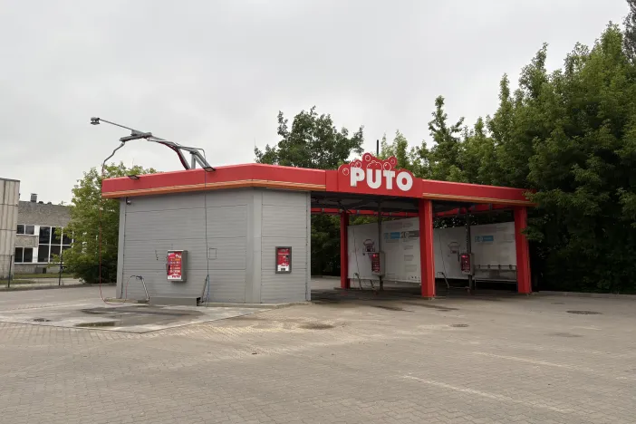 PUTO pa&scaron;apkalpo&scaron;anās automazgātava Lietuvas &scaron;osejā 2a, Jelgavā &ndash; nojume ar trim mazgā&scaron;anas vietām